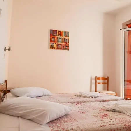 σπυριδούλα Ξενοδοχείο με διαμερίσματα Λουρδάτα