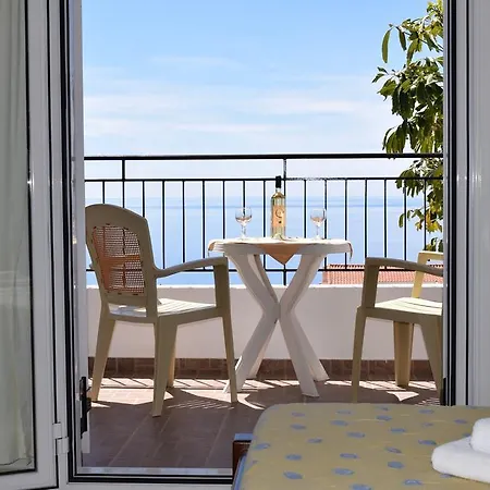 σπυριδούλα Ξενοδοχείο με διαμερίσματα Λουρδάτα